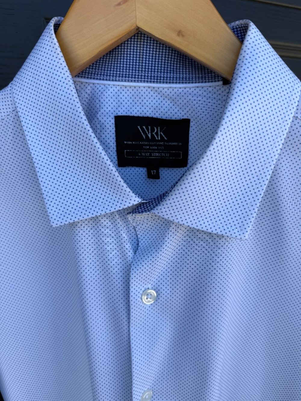 Used! Men's WRK 4 Way Stretch Long Sleeve White Blue Polka Dot Dress Shirt - Picture 2 of 4